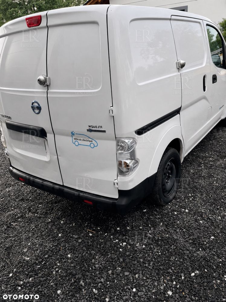 Nissan ENV200 - 4