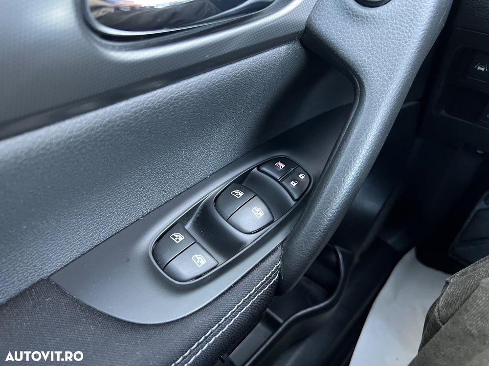 Nissan Qashqai 1.6 DIG-T N-Connecta - 24
