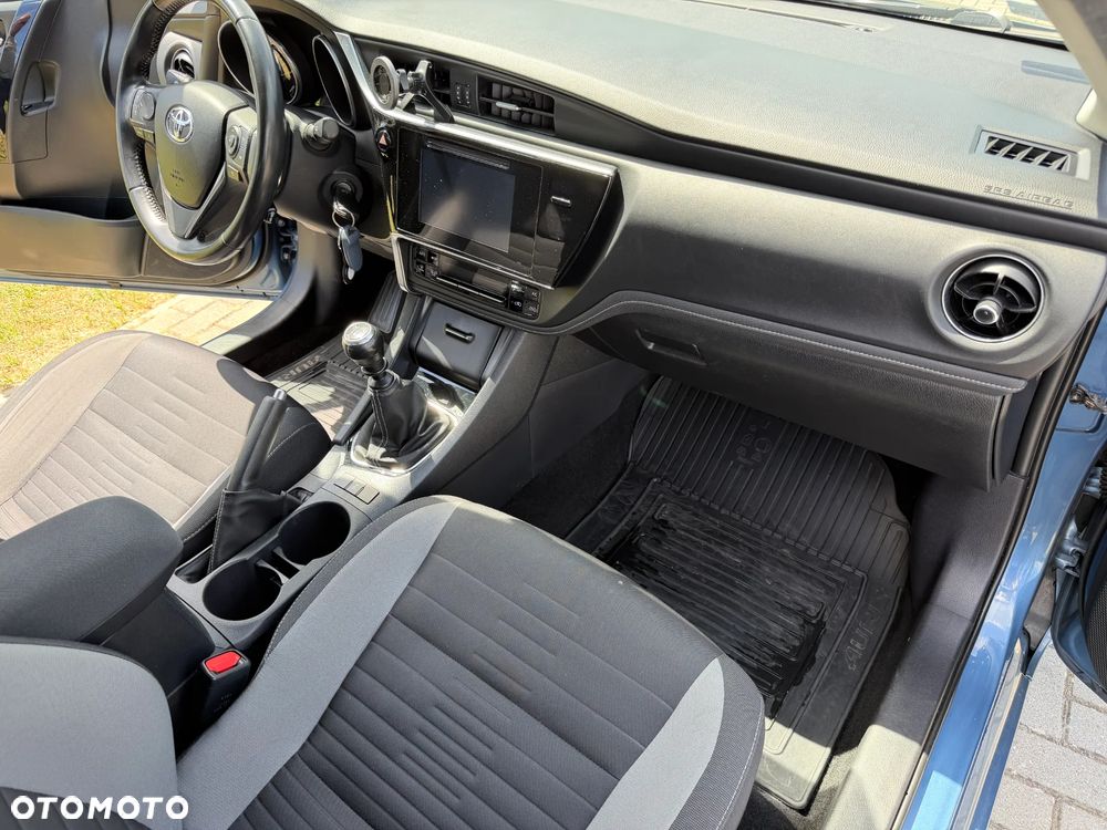 Toyota Auris 1.6 Premium Comfort - 11