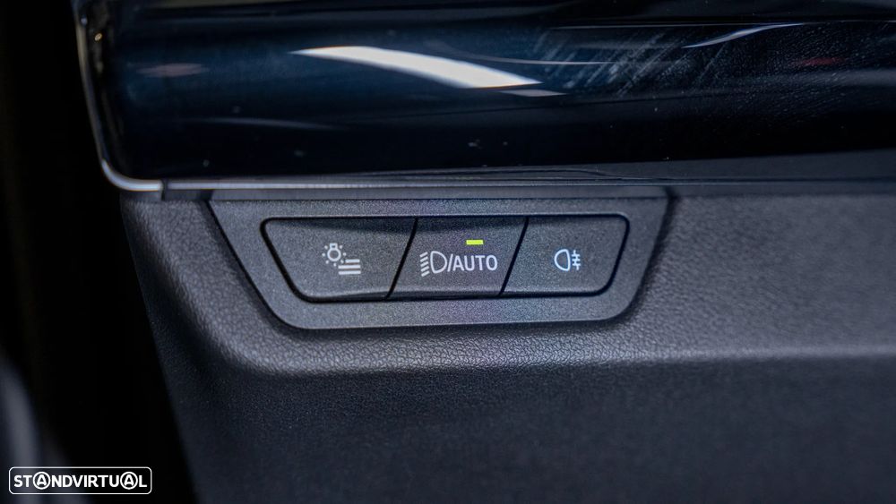 BMW iX2 eDrive20 Pack Desportivo M - 23