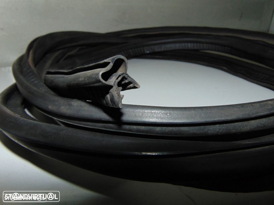 Peugeot 505 de 1986 - borracha da mala e borrachas dos vidros de trás - 2