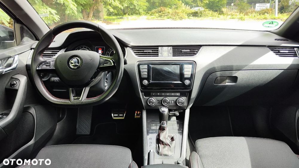 Skoda Octavia 2.0 TDI DSG RS - 30