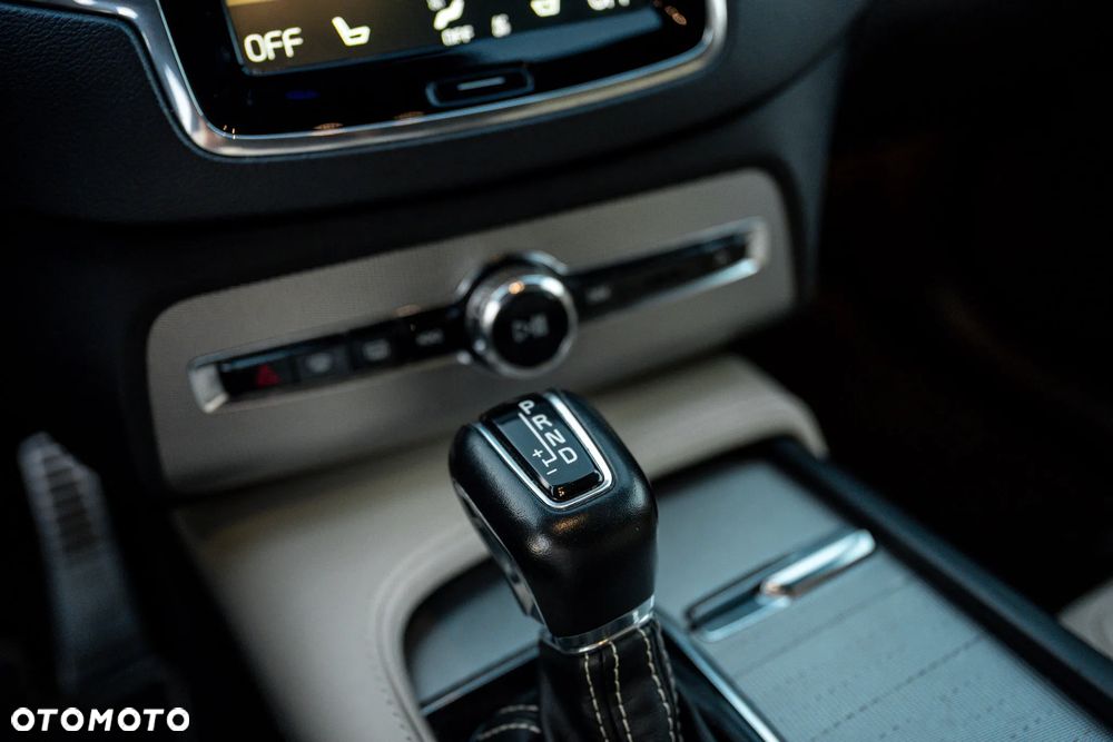 Volvo XC 90 T6 GPF AWD R-Design - 14