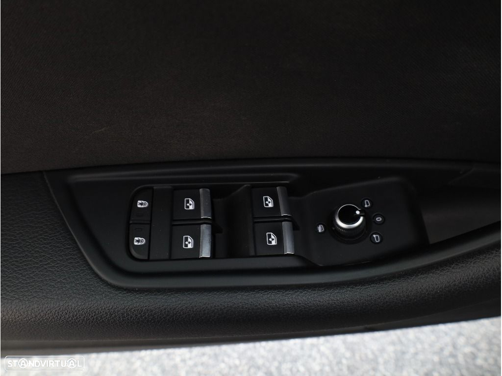 Audi A4 Avant 30 TDI S tronic - 33