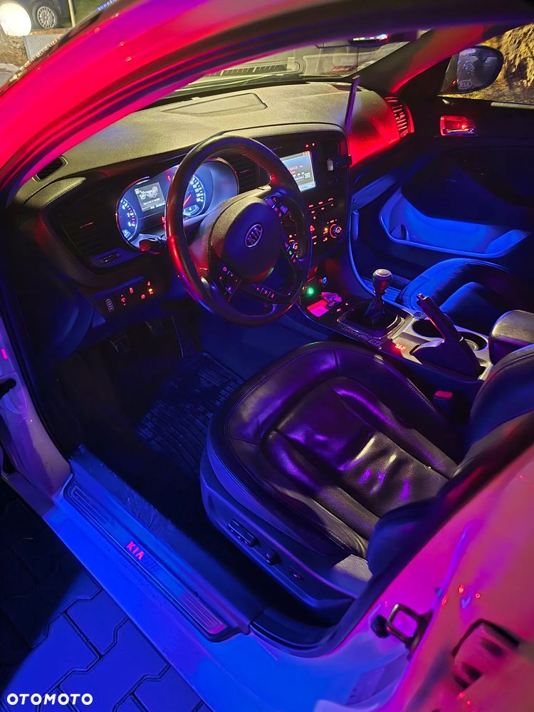 Kia Optima 2.0 L - 12