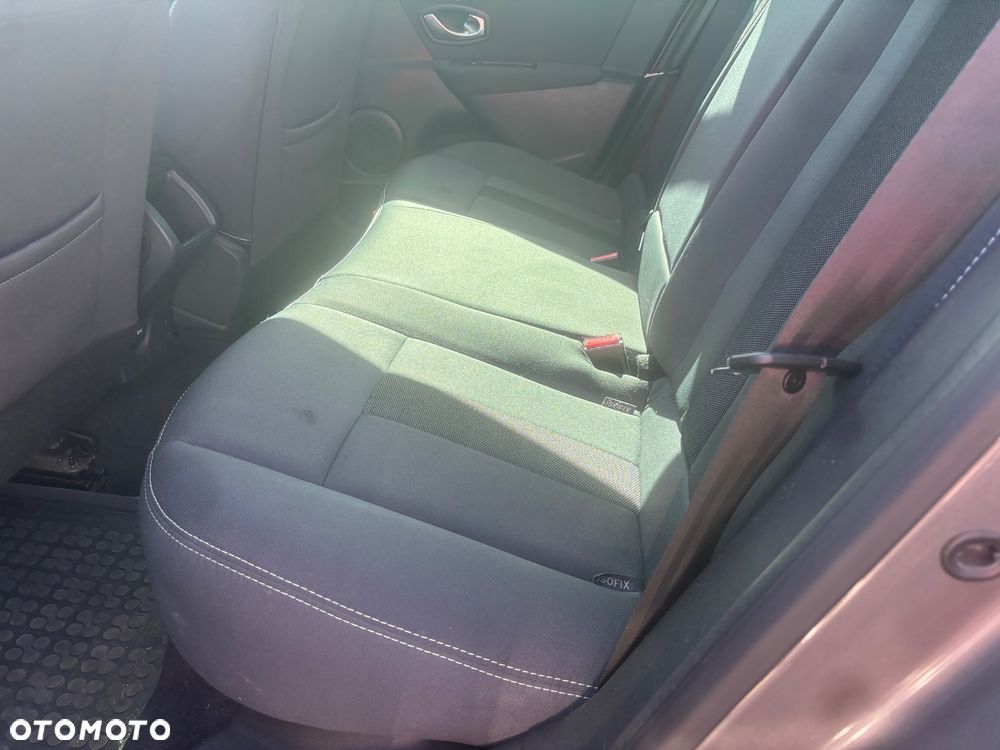 Renault Megane TCe 130 Dynamique - 25