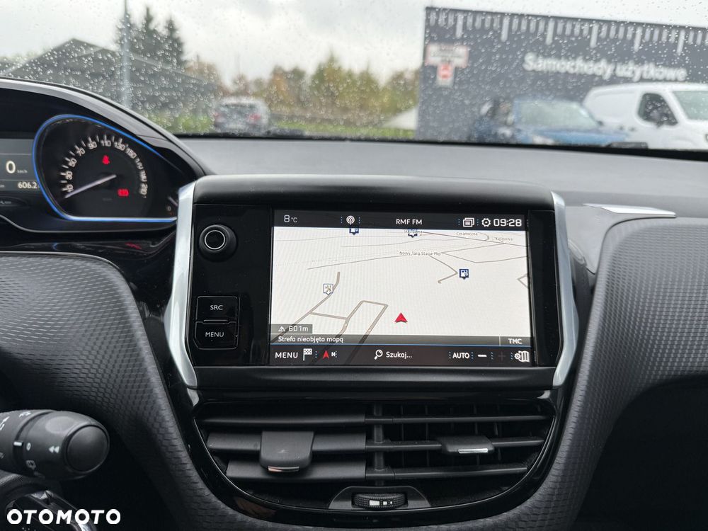 Peugeot 2008 1.2 PureTech Allure S&S - 17