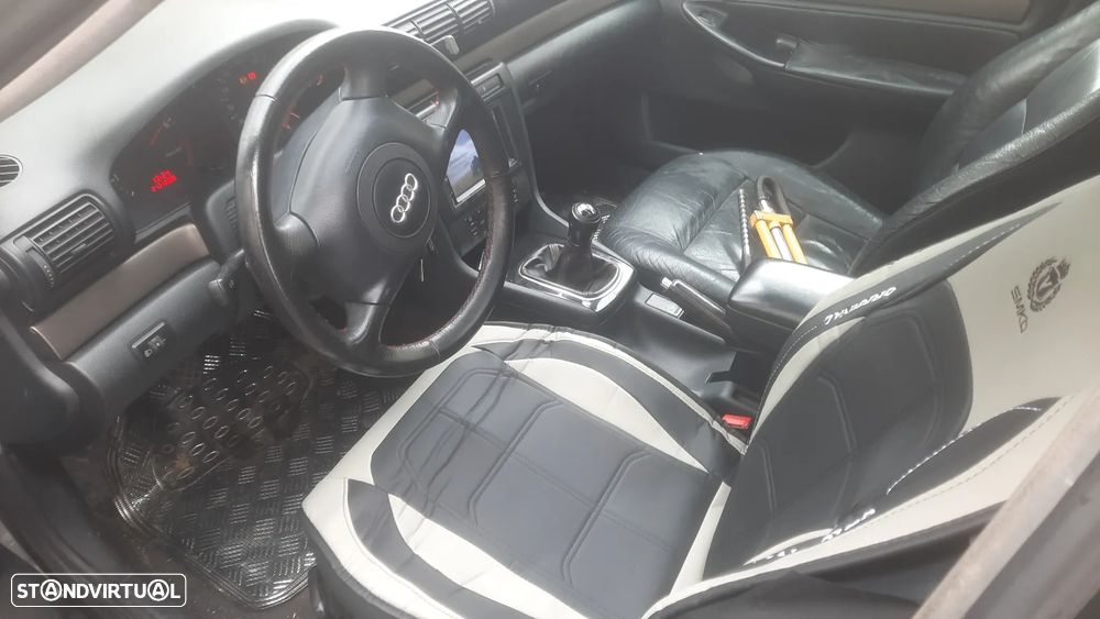 Audi A4 1.8 Ambiente - 3