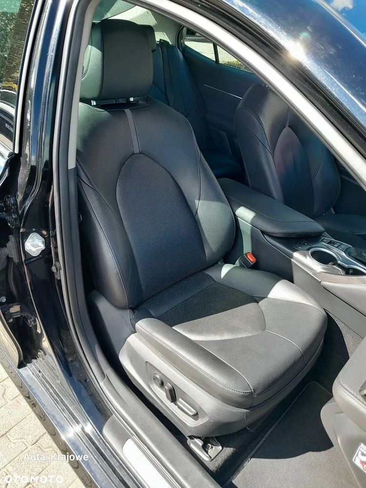 Toyota Camry 2.5 Hybrid Executive CVT - 32