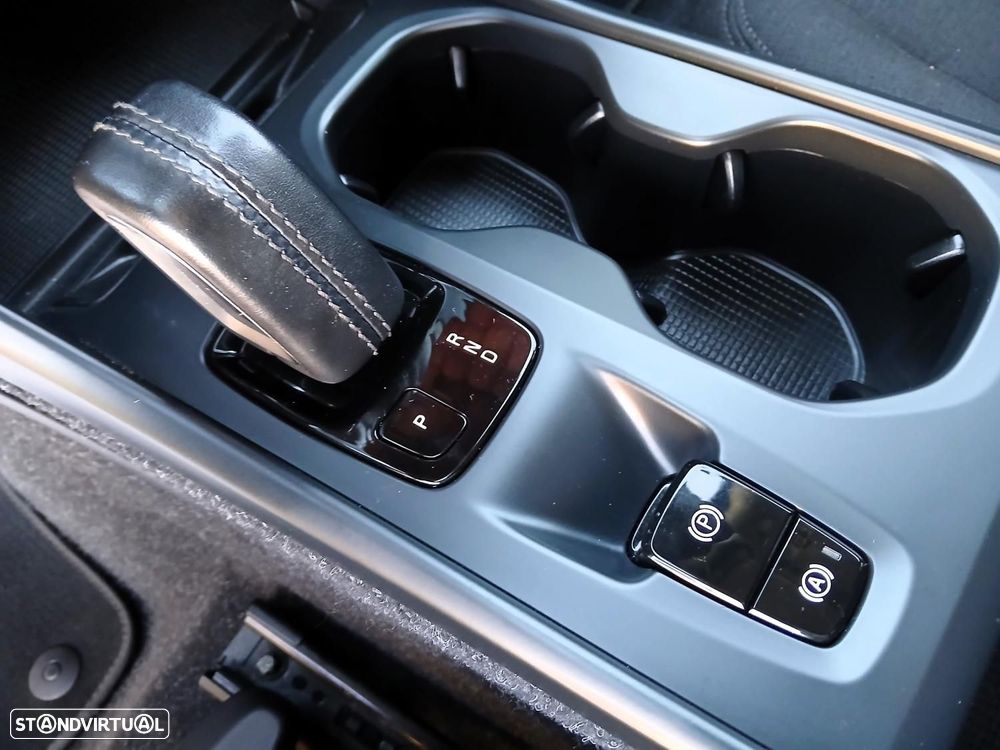 Volvo XC 40 1.5 T2 Momentum Core Geartronic - 16