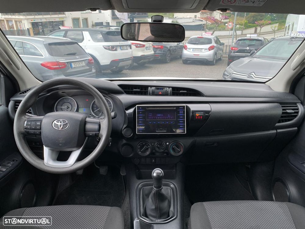 Toyota Hilux 2.4 D-4D 2WD CD - 17