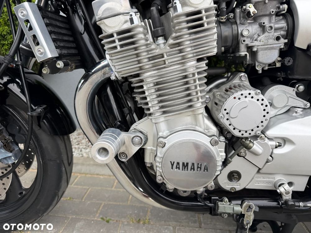 Yamaha XJR - 36