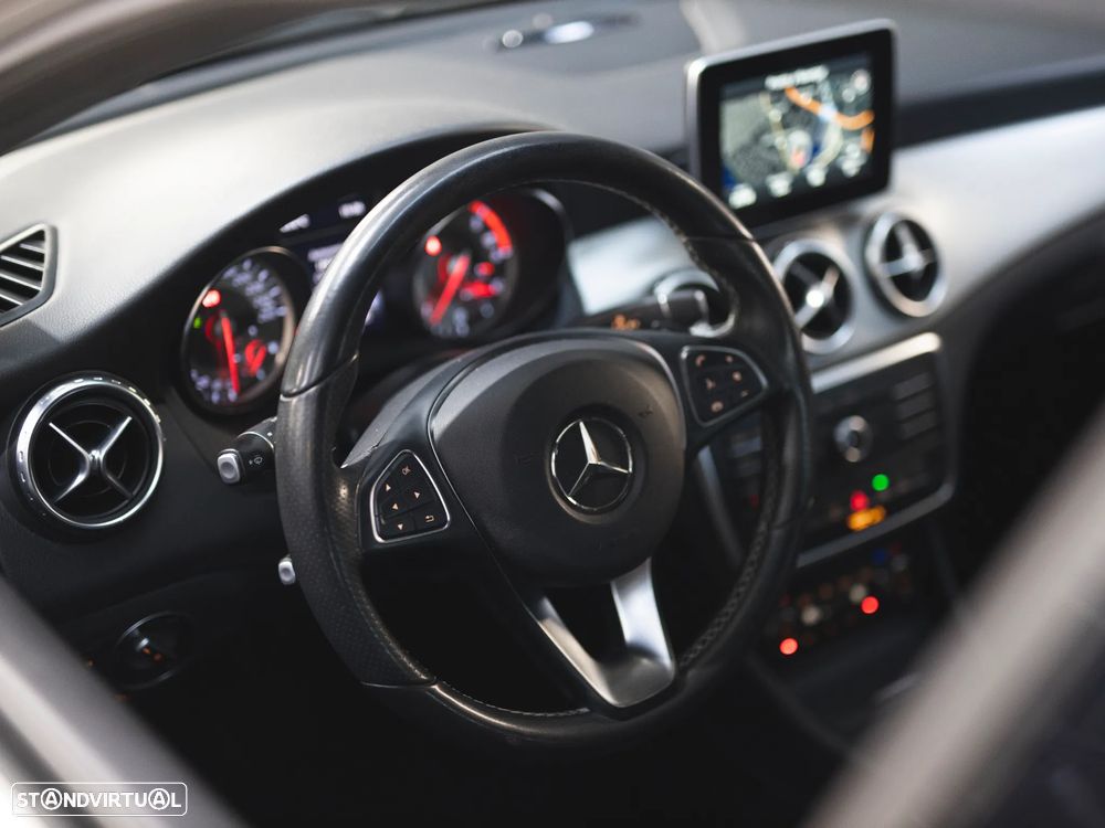 Mercedes-Benz GLA 180 (CDI) d 7G-DCT Urban - 14