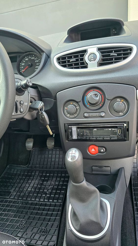 Renault Clio 1.2 16V 75 Collection - 13