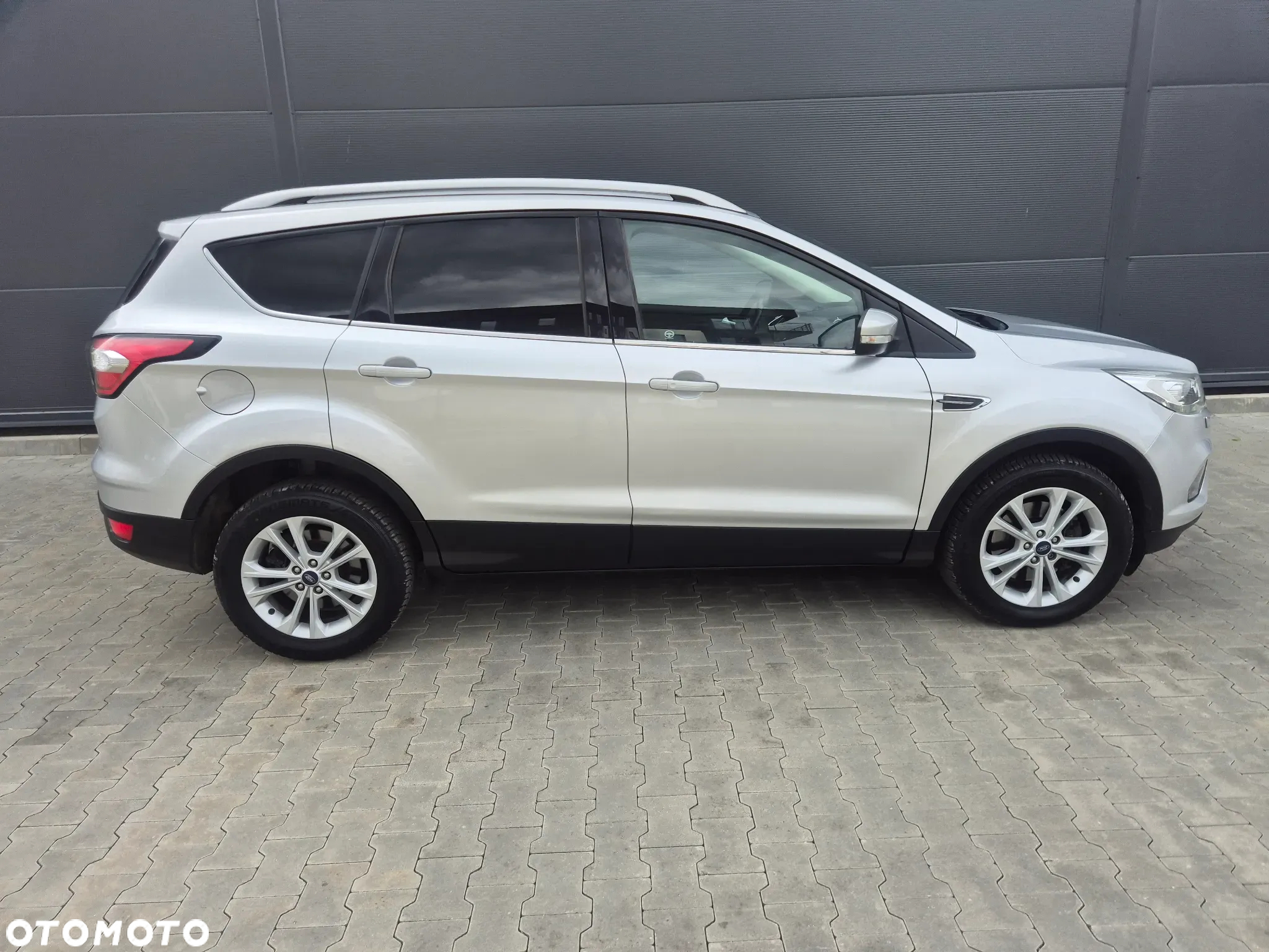Ford Kuga 2.0 TDCi 2x4 Titanium - 13