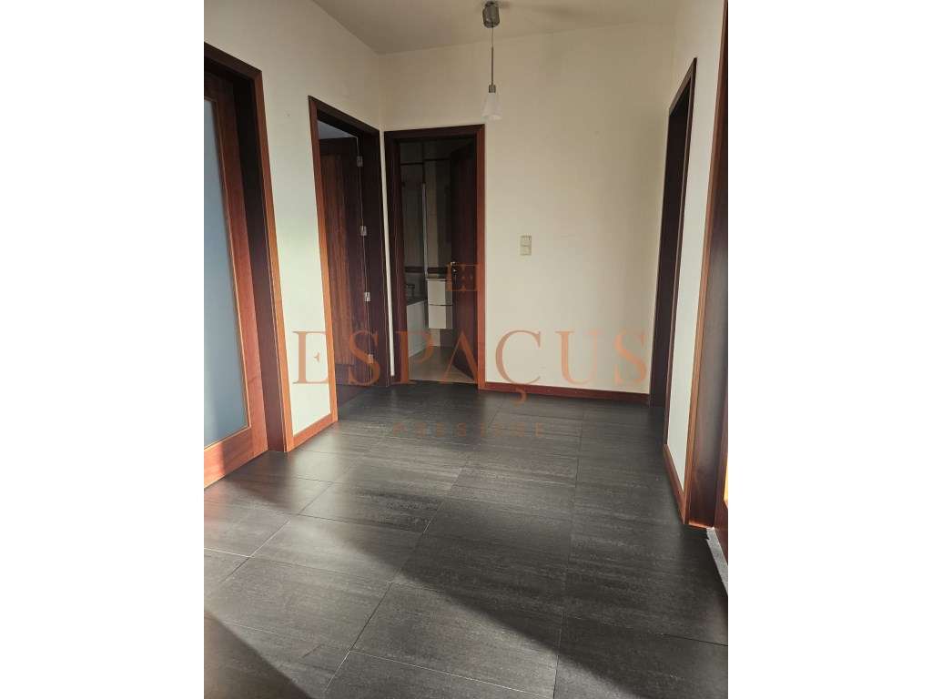 Excelente T2 na Praia do Cabedelo - Espaçoso e Pronto a Habitar - Grande imagem: 4/28