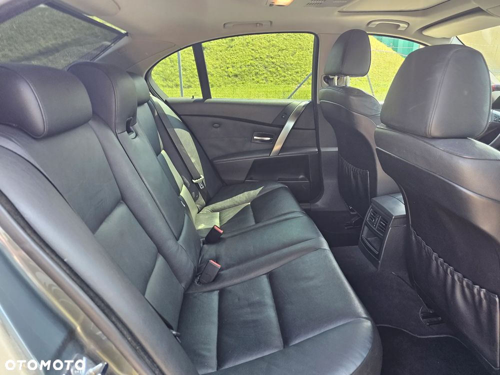 BMW Seria 5 520i - 22