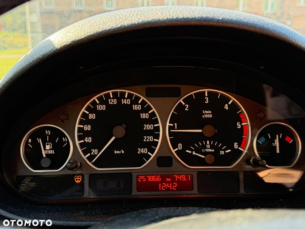 BMW Seria 3 320td - 4