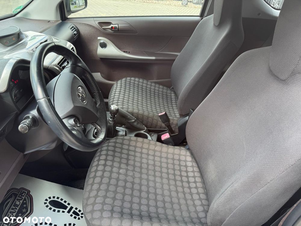 Toyota iQ - 29