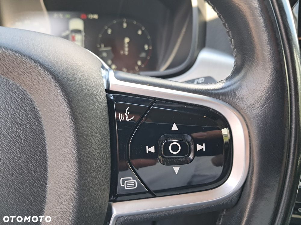 Volvo V90 D4 Momentum - 17