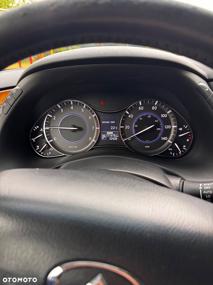 Infiniti QX80 - 22