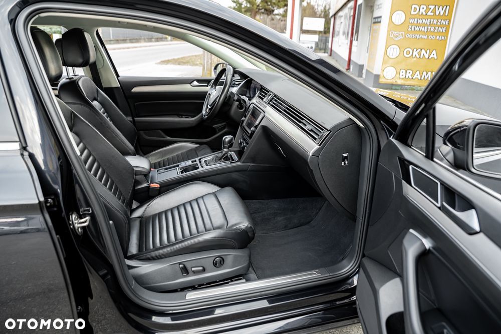 Volkswagen Passat 2.0 TDI SCR 4Motion DDG Highline - 23