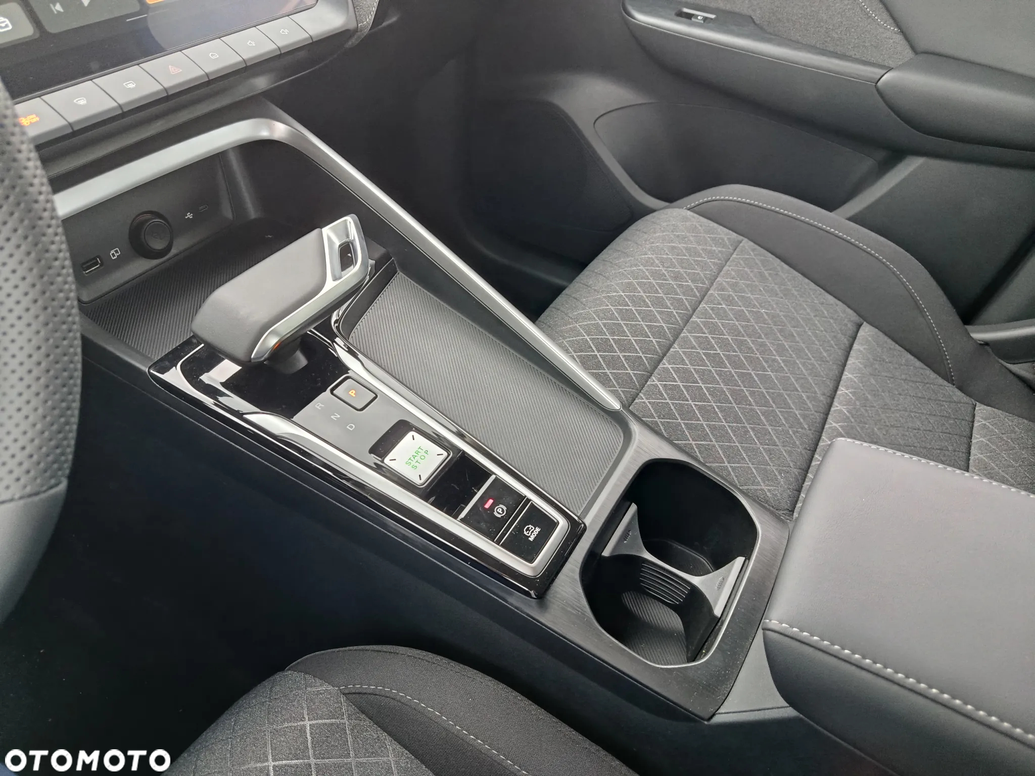 MG ZS Hybrid+ - 15
