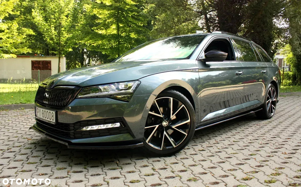 Skoda Superb Combi 2.0 TDI DSG Sportline - 2