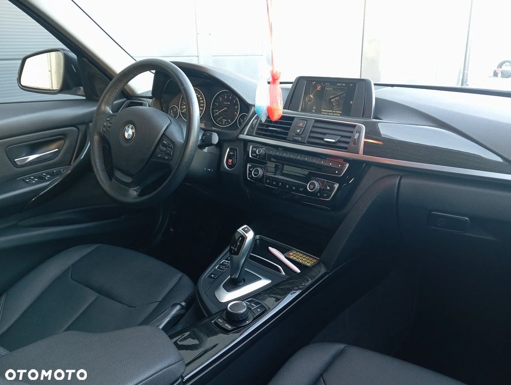 BMW Seria 3 320i Edition M Sport Shadow - 16
