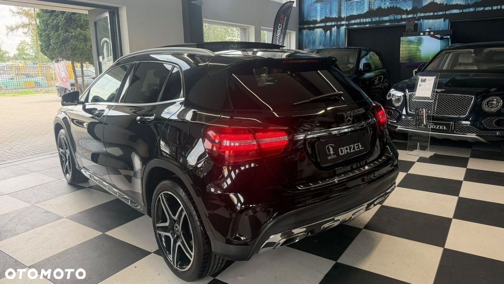 Mercedes-Benz GLA - 8