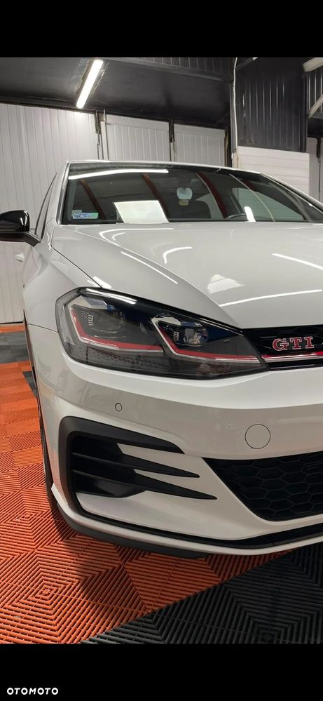 Volkswagen Golf - 6