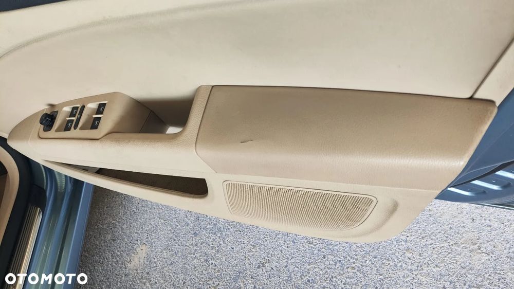 BOCZKI TAPICERKA BOCZEK DRZWI LEWY PRAWY PRZÓD TYŁ ŻALUZJA ROLETA SKÓRA BEŻOWA LISTWA OZDOBNA DEKOR SKODA SUPERB II 2 HB SEDAN - 4