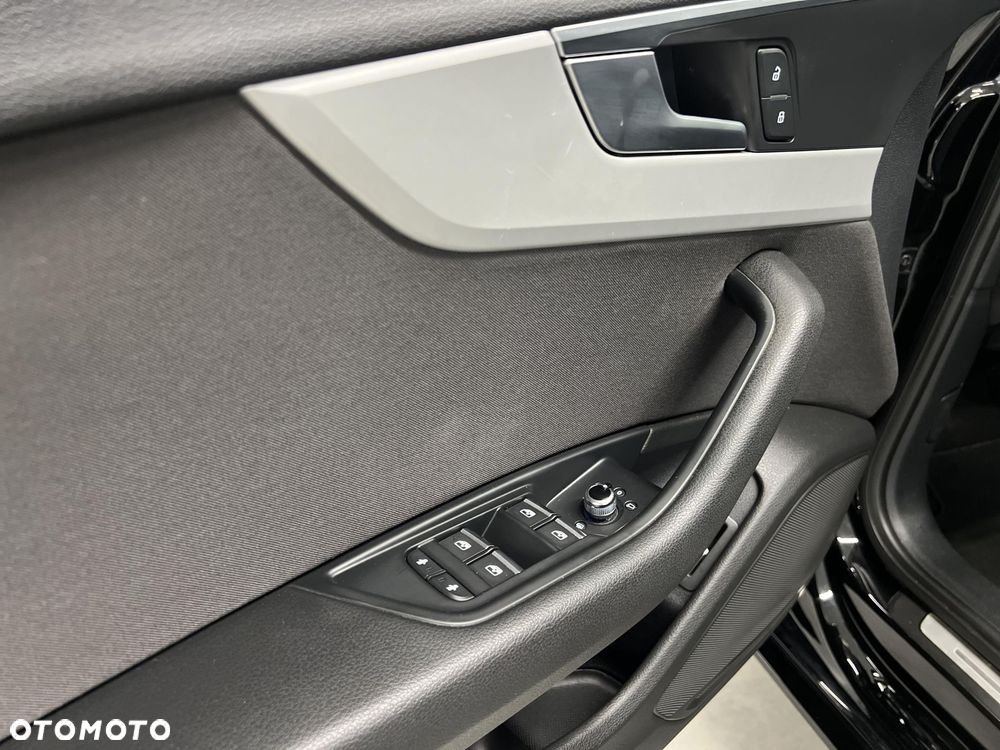 Audi A4 Limousine - 31