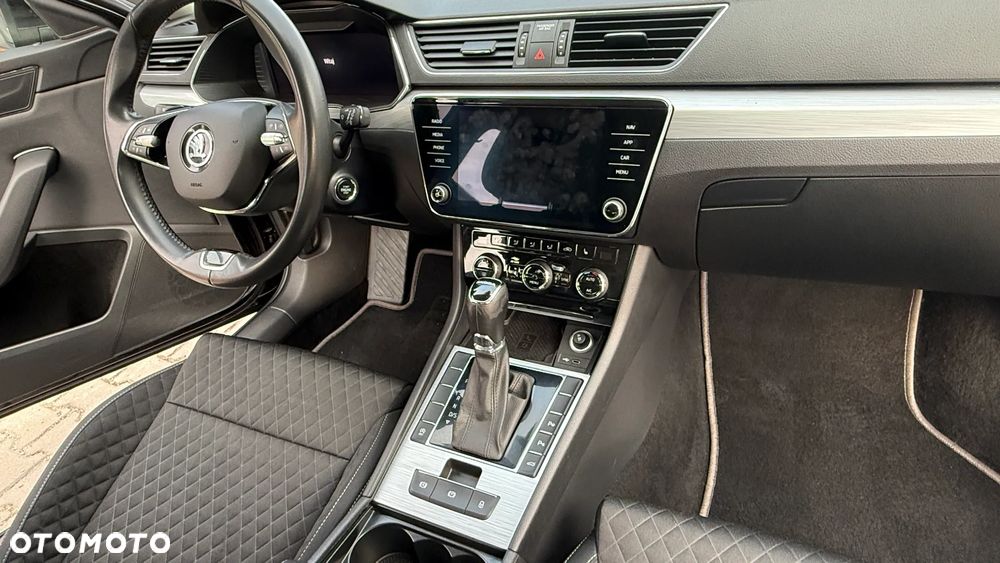 Skoda Superb 2.0 TDI SCR Ambition DSG - 9