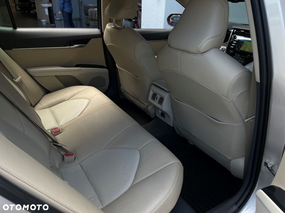 Toyota Camry - 21
