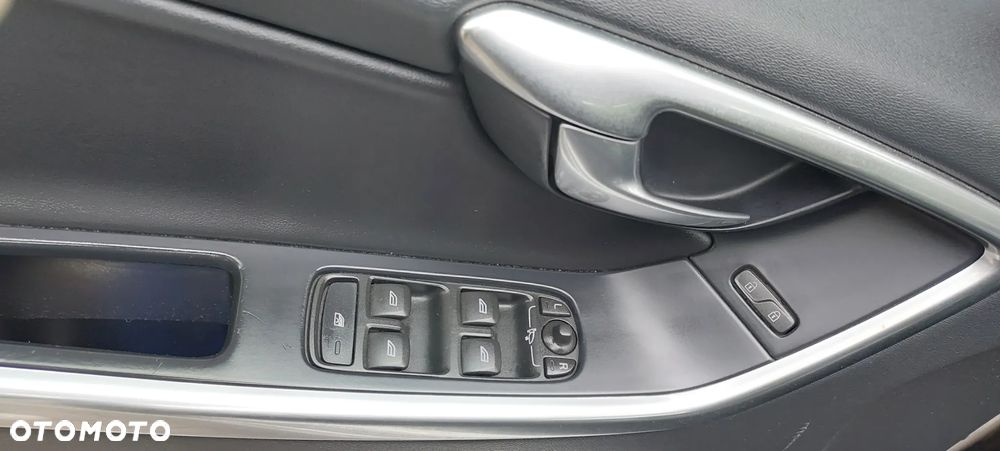 Volvo XC 60 D3 Drive-E Ocean Race - 14
