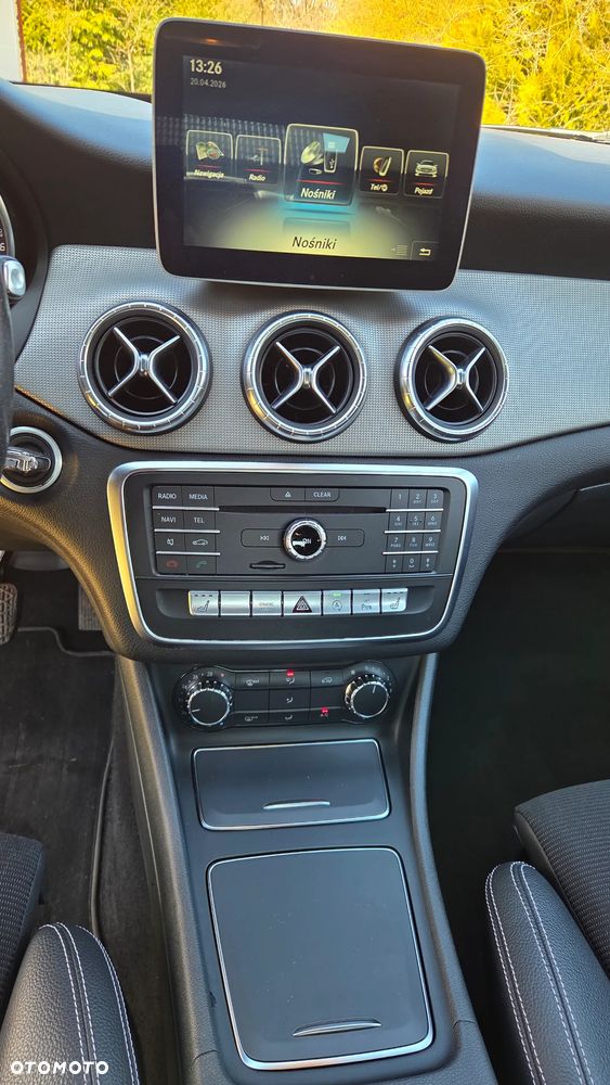 Mercedes-Benz CLA 180 7G-DCT Urban - 16
