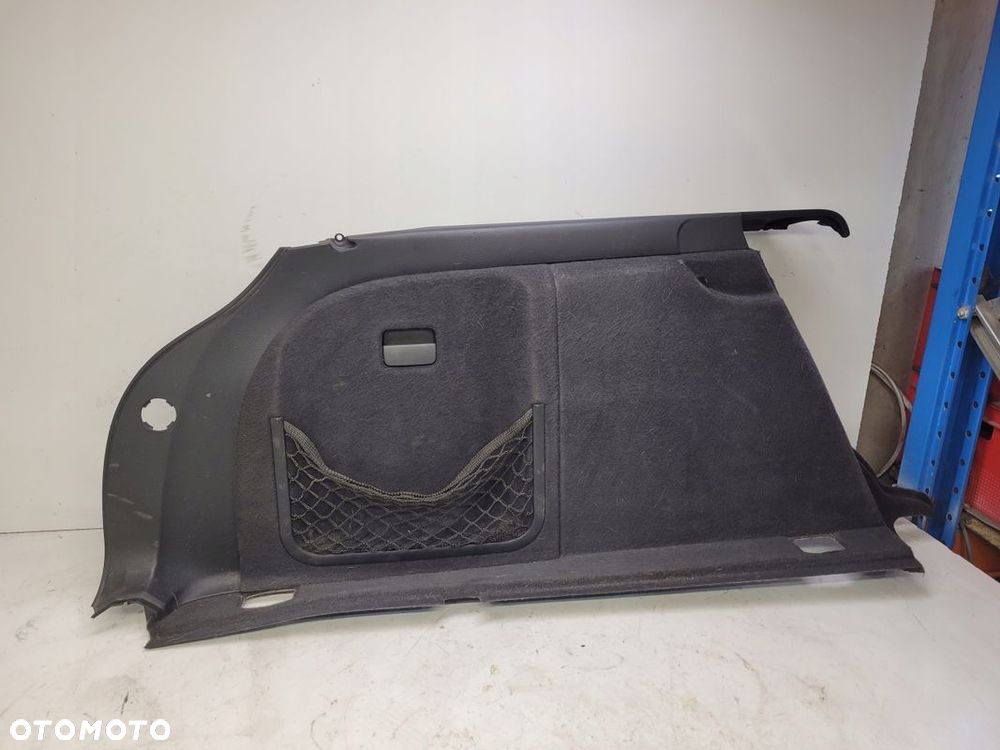 BOCZEK BAGAŻNIKA LEWY AUDI A4 B7 AVANT 8E9863879M - 1
