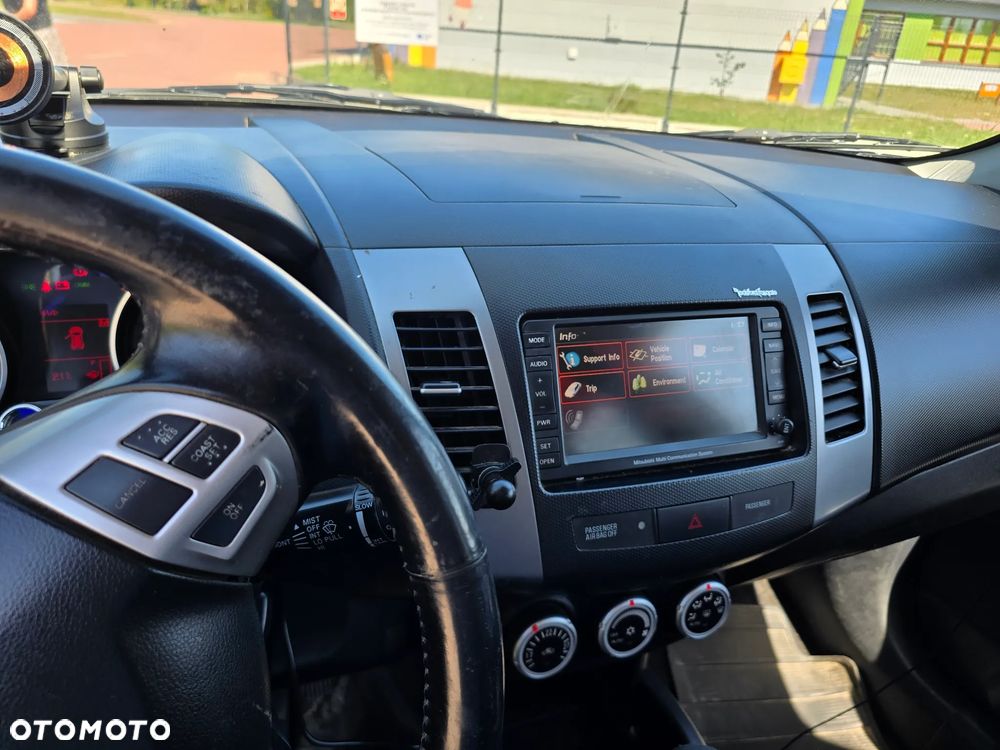 Mitsubishi Outlander 2.0 DID Instyle NAVI - 6