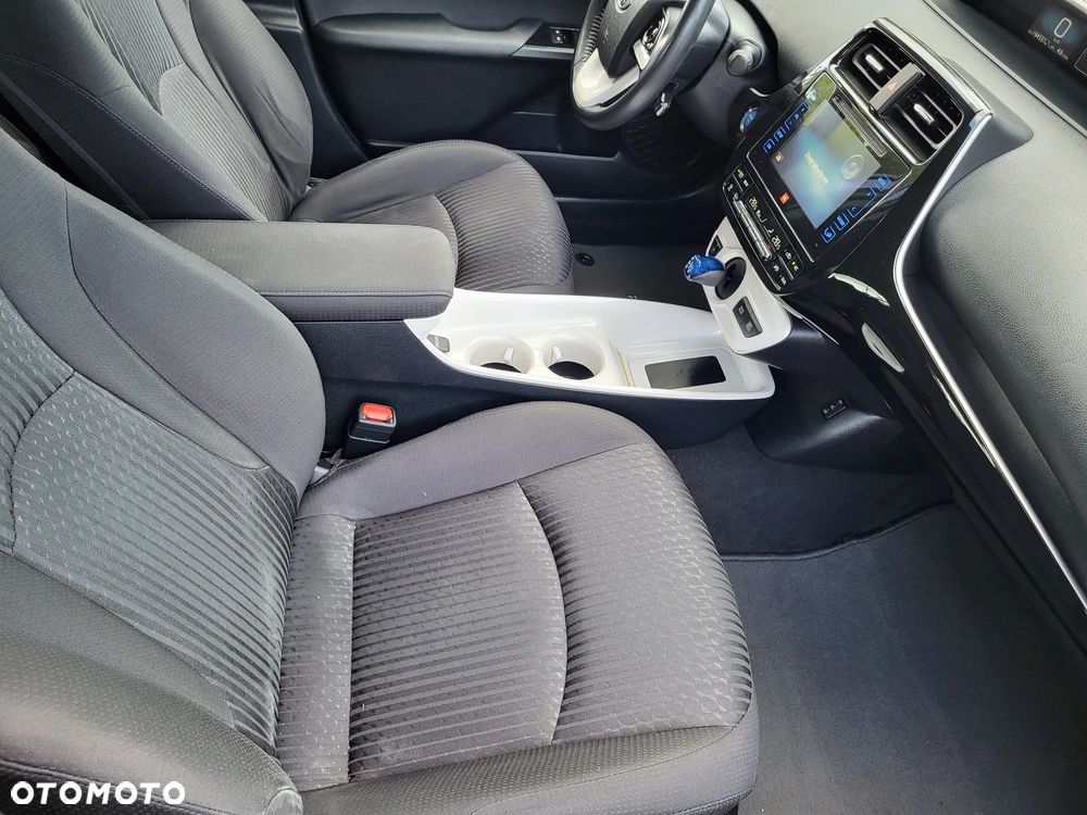 Toyota Prius Plug-in 1.8 Hybrid Executive - 18