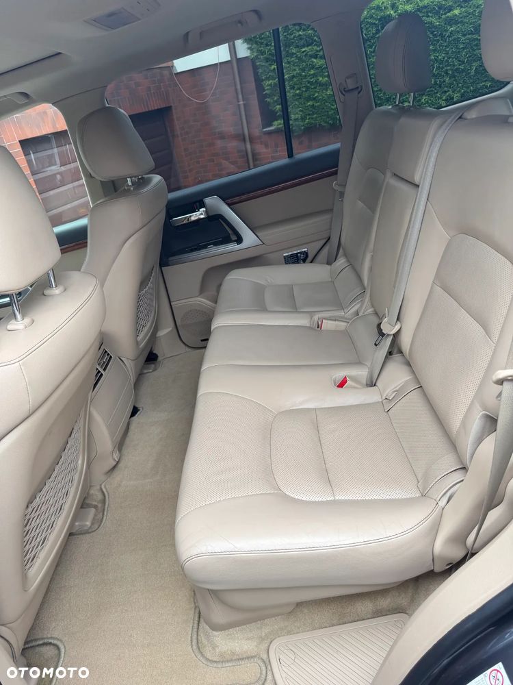 Toyota Land Cruiser - 11
