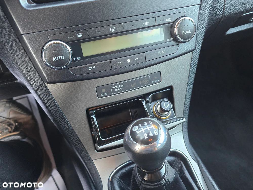 Toyota Avensis 1.8 Executive - 32
