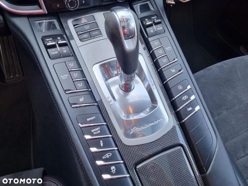 Porsche Panamera GTS PDK - 15