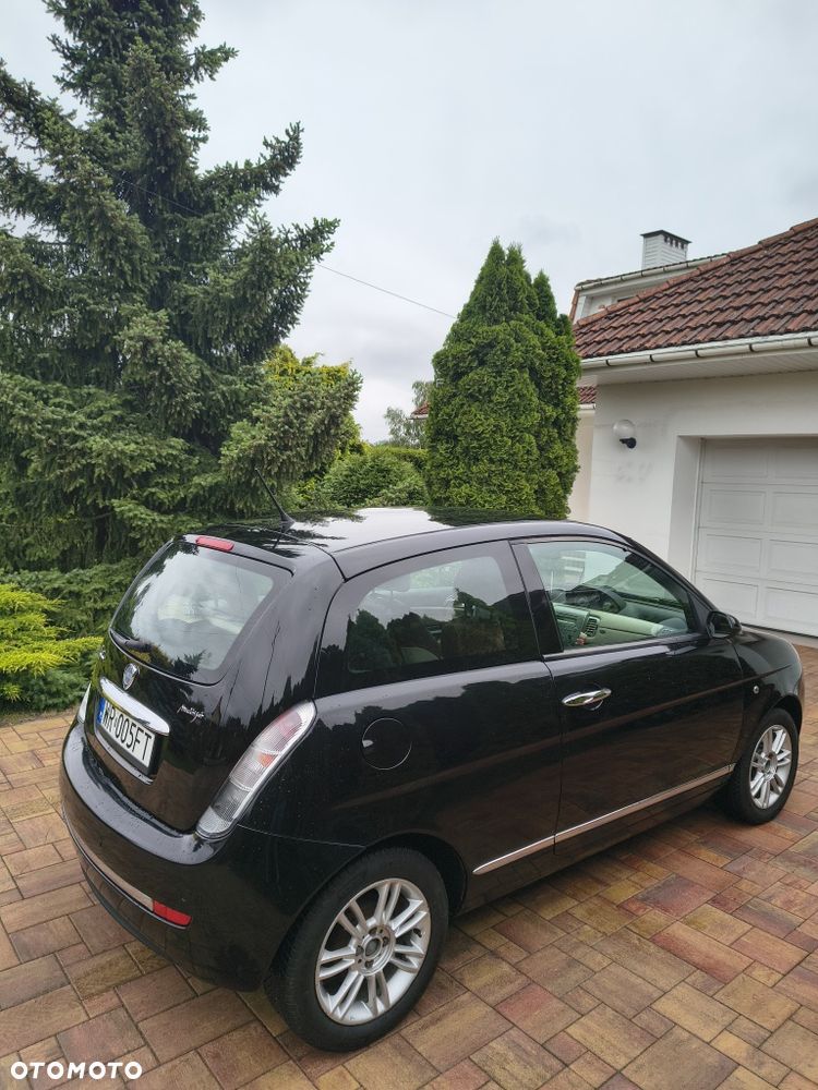 Lancia Ypsilon - 5