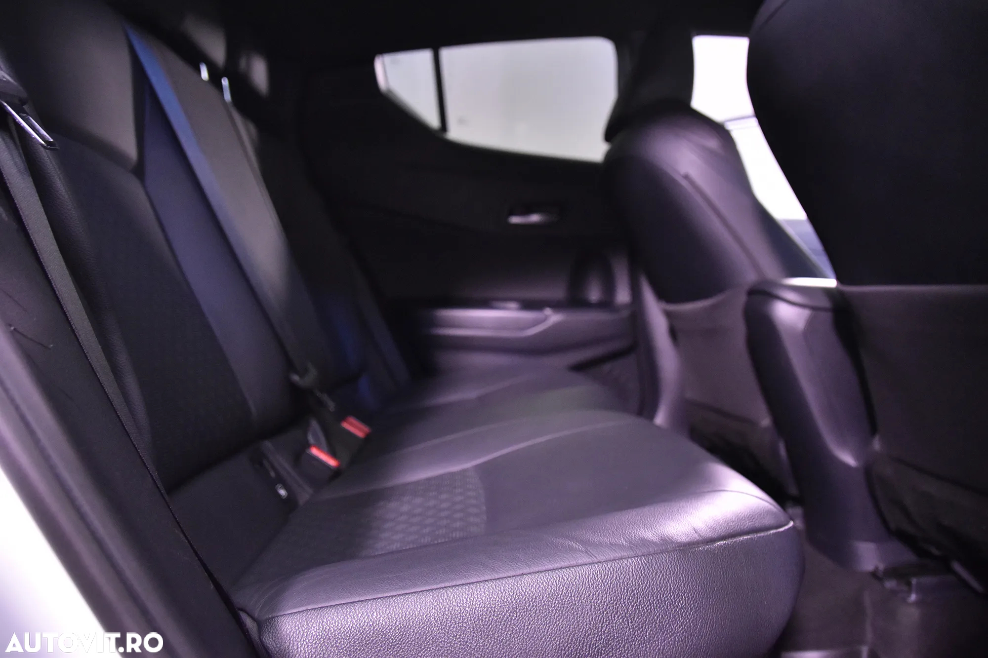 Toyota C-HR - 12