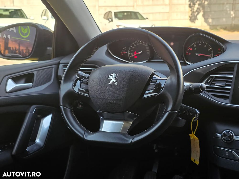 Peugeot 308 1.2L PureTech S&S BVM6 Allure - 17
