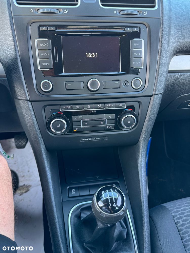 Volkswagen Golf - 24