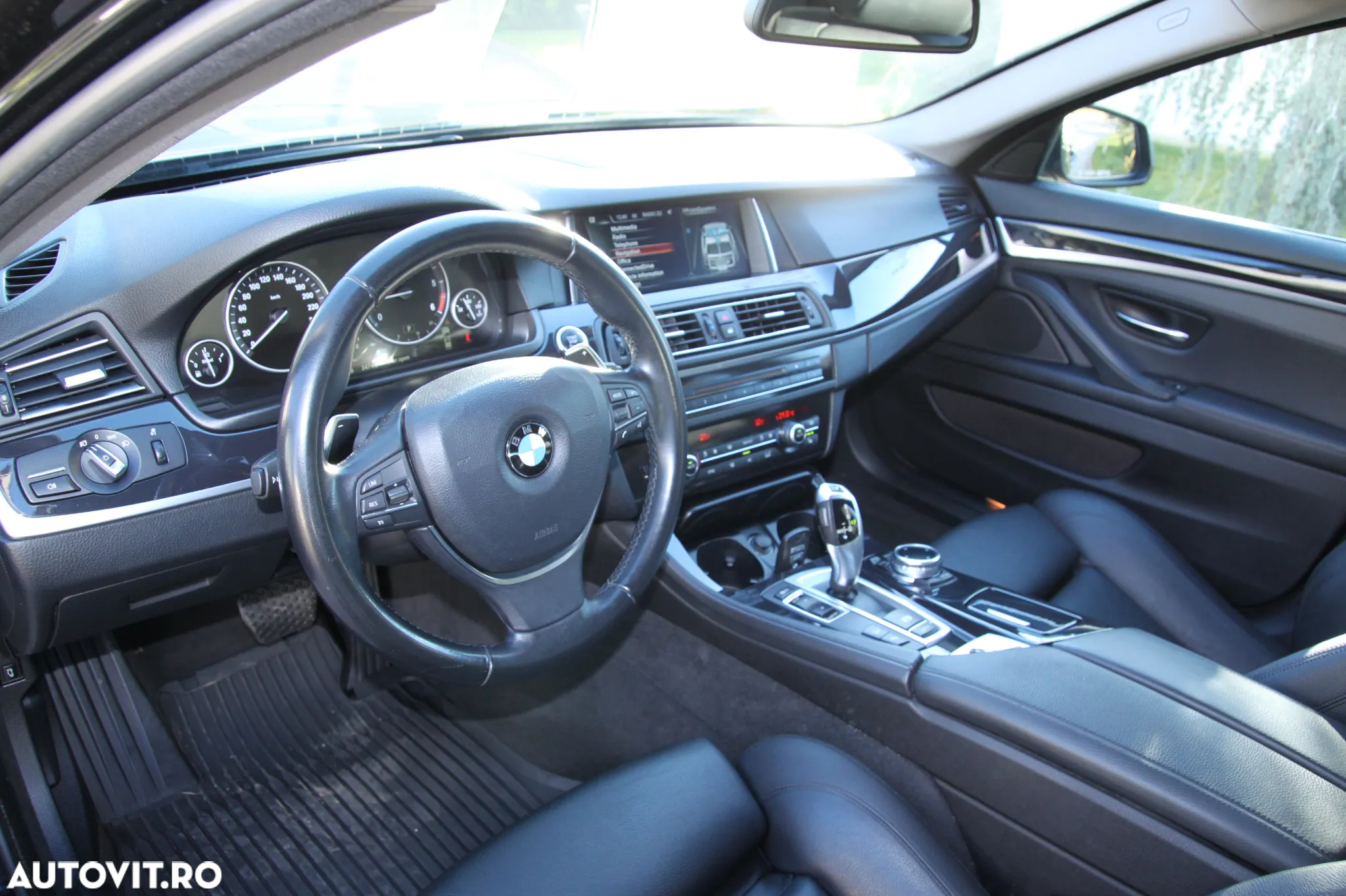 BMW Seria 5 520d xDrive - 27