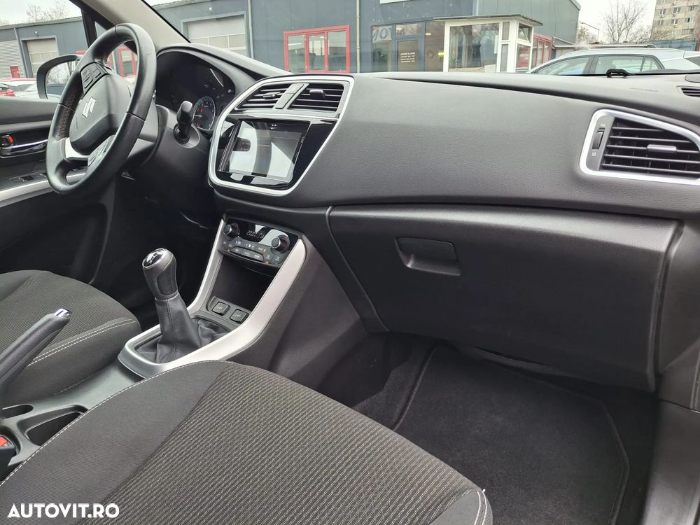 Suzuki S-Cross 1.0 Passion - 35