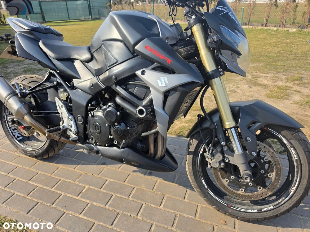 Suzuki GSR - 1